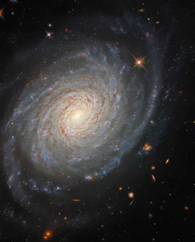 Hubble' dan Görkemli bir Galaksi Fotoğrafı! Fotoğraf Haber
