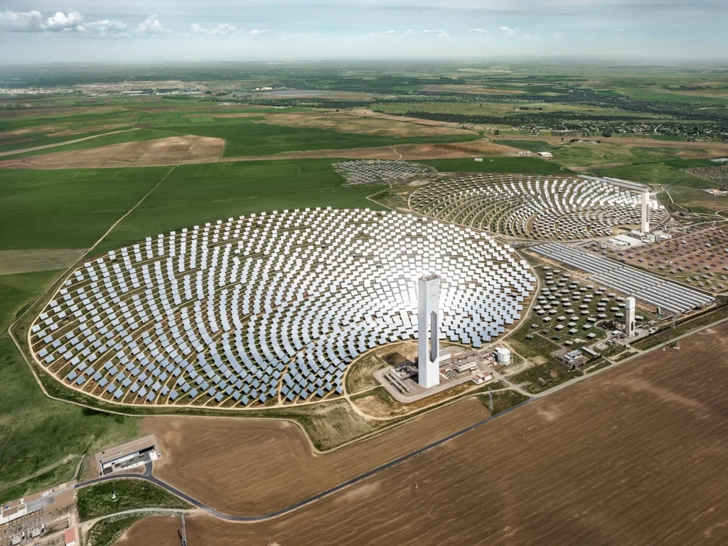 Güneş enerjisi santrallerinin göz kamaştırıcı hava fotoğrafları! Fotoğraf Haber