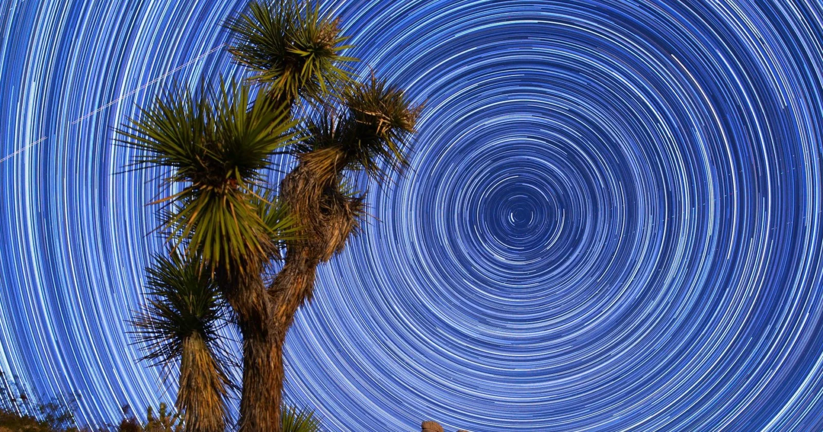Mojave Çölü'nde yıldızlar ve dolunay eşliğinde muazzam bir timelapse! YOUTUBE