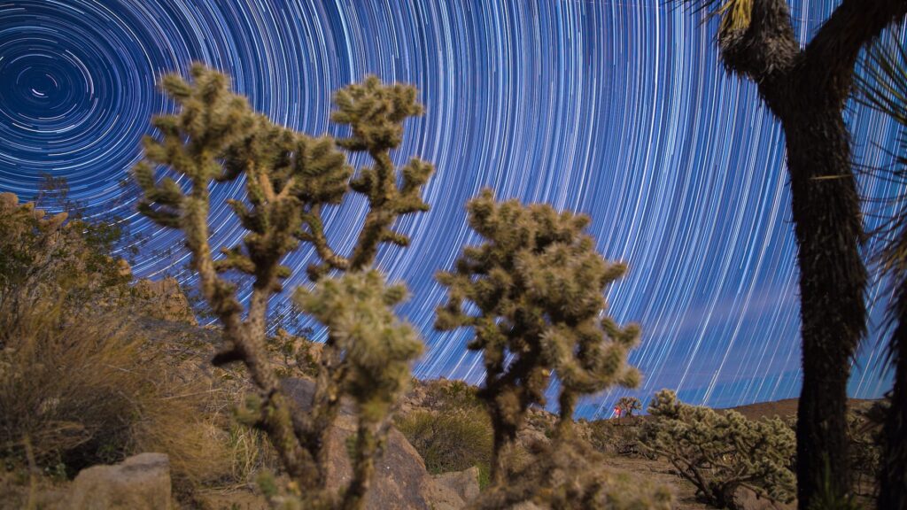 Mojave Çölü'nde yıldızlar ve dolunay eşliğinde muazzam bir timelapse! Foto Video