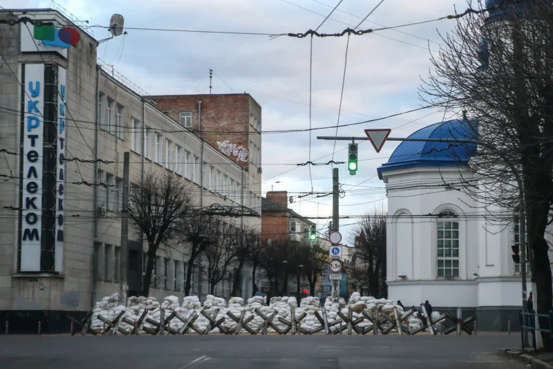 Zhytomyr sokaklarında barikatlar. Fotoreserg'in fotoğrafı.