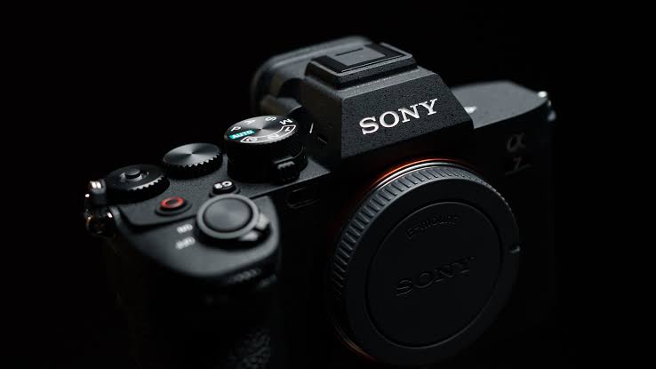 Sony, a7 IV Aynasız Kamerası için Donanım Yazılımı 1.1 Sürümünü Yeniden Yayınladı Fotoğraf Haber