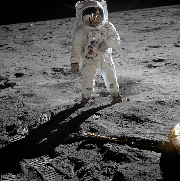 Neil Armstrong'un Ay'daki fotoğrafının açık artırmada 30.000 dolara satılması bekleniyor! Fotoğraf Haber
