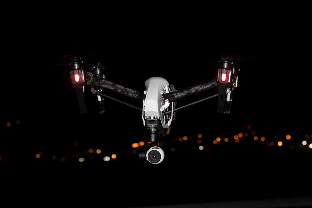 Perth'teki gösteride 100 bin dolarlık drone gökyüzünden düştü! DRONE